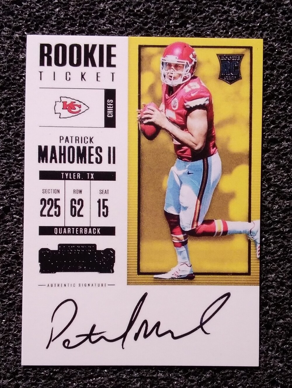 Patrick Mahomes Kansas City Chiefs Autograph Football Rookie Card